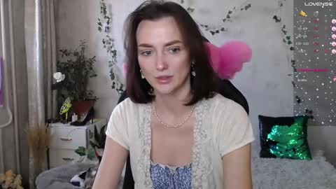 Snapshot of sheslike_firstlove chatting on 01/19/26, 01:15 Vanessa online show from 01/19/26, 01:15