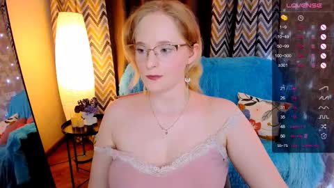 Snapshot of sheslinki chatting on 11/30/25, 08:51 Hello guys my name is Aemilia online show from 11/30/25, 08:51