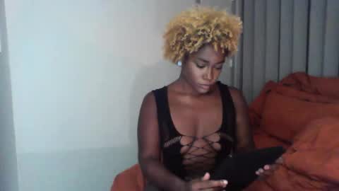 Snapshot of shexxxclusive chatting on 10/14/25, 04:24 shexxxclusive online show from 10/14/25, 04:24