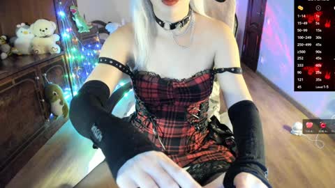 Snapshot of shimizyre chatting on 12/02/24, 08:11 Marta Violet online show from 12/02/24, 08:11