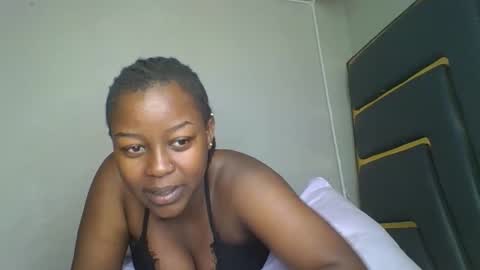 Snapshot of shinabae5 chatting on 12/02/25, 09:58 shinabae5 online show from 12/02/25, 09:58