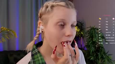 Snapshot of shinejoan chatting on 11/11/25, 11:16 help me reach my first 25 thumbs up online show from 11/11/25, 11:16