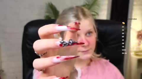 Snapshot of shinejoan chatting on 11/16/25, 10:04 help me reach my first 25 thumbs up online show from 11/16/25, 10:04