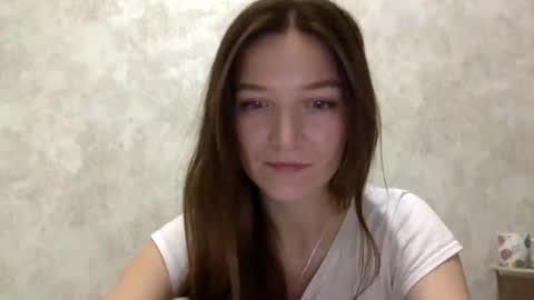 Snapshot of shining_pearl chatting on 11/22/25, 05:56 Jesica online show from 11/22/25, 05:56