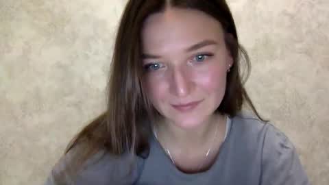 Snapshot of shining_pearl chatting on 11/25/25, 08:42 Jesica online show from 11/25/25, 08:42