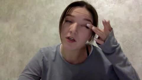 Snapshot of shining_pearl chatting on 12/04/25, 07:55 Jesica online show from 12/04/25, 07:55