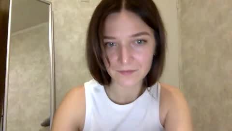 Snapshot of shining_pearl chatting on 12/14/25, 09:19 Jesica online show from 12/14/25, 09:19