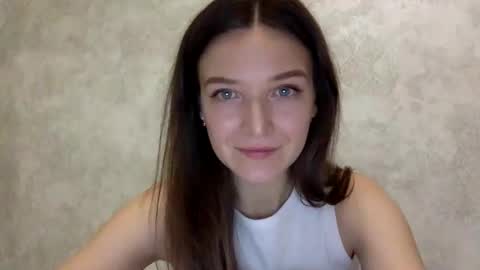 Snapshot of shining_pearl chatting on 12/18/25, 09:32 Jesica online show from 12/18/25, 09:32