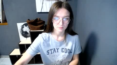 Snapshot of shining_pearl chatting on 06/16/26, 09:23 Jesica online show from 06/16/26, 09:23