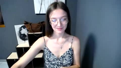 Snapshot of shining_pearl chatting on 06/25/26, 07:02 Jesica online show from 06/25/26, 07:02