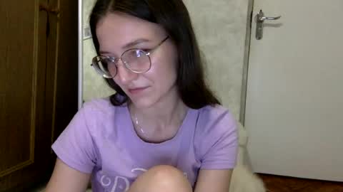 Snapshot of shining_pearl chatting on 06/30/26, 07:48 Jesica online show from 06/30/26, 07:48