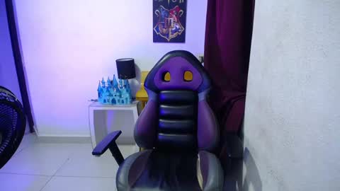 Snapshot of shining_star69 chatting on 09/28/25, 02:06 shining_star69 online show from 09/28/25, 02:06
