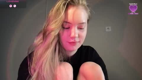 shiny_bunny1 online show from 03/03/26, 01:23