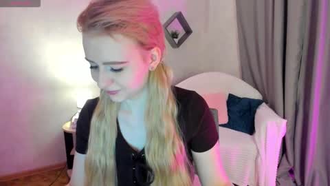 Snapshot of shiny_lisss chatting on 03/21/26, 01:32 Lisa online show from 03/21/26, 01:32