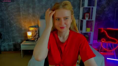 Snapshot of shiny_lisss chatting on 04/23/26, 01:40 Lisa online show from 04/23/26, 01:40