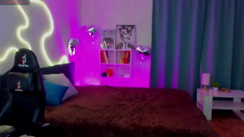 Snapshot of shiny_lisss chatting on 04/25/26, 01:41 Lisa online show from 04/25/26, 01:41
