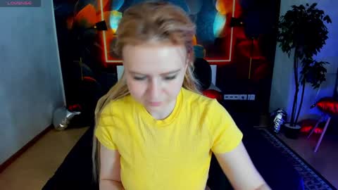 Snapshot of shiny_lisss chatting on 04/29/26, 01:43 Lisa online show from 04/29/26, 01:43
