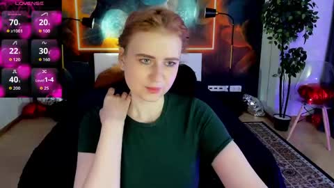 Snapshot of shiny_lisss chatting on 05/19/26, 01:44 Lisa online show from 05/19/26, 01:44
