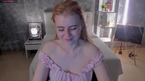 Snapshot of shiny_lisss chatting on 06/20/26, 02:03 Lisa online show from 06/20/26, 02:03