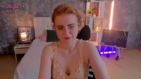 Snapshot of shiny_lisss chatting on 07/05/26, 01:23 Lisa online show from 07/05/26, 01:23
