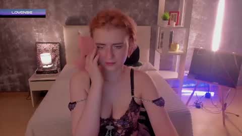 Snapshot of shiny_lisss chatting on 07/10/26, 01:43 Lisa online show from 07/10/26, 01:43