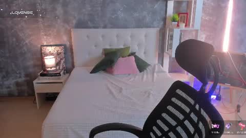 Snapshot of shiny_lisss chatting on 07/22/26, 01:52 Lisa online show from 07/22/26, 01:52