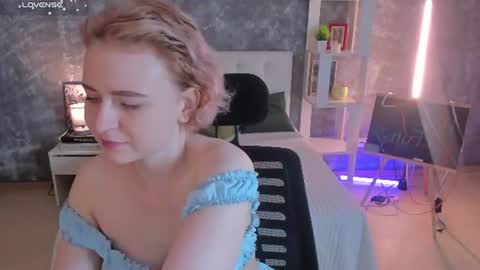 Snapshot of shiny_lisss chatting on 07/26/26, 02:20 Lisa online show from 07/26/26, 02:20
