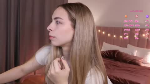 Snapshot of shinybarbie chatting on 09/30/25, 06:29 Julia online show from 09/30/25, 06:29