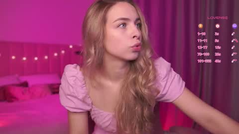 Snapshot of shinybarbie chatting on 10/07/25, 06:10 Julia online show from 10/07/25, 06:10