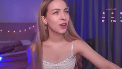 Snapshot of shinybarbie chatting on 10/16/25, 06:47 Julia online show from 10/16/25, 06:47