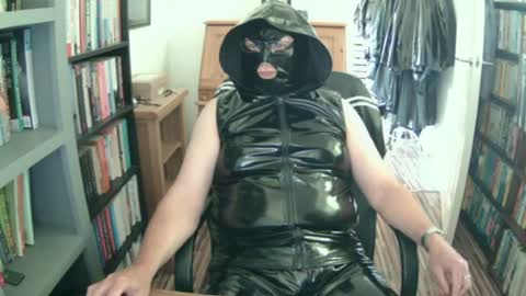 Snapshot of shinygary chatting on 07/05/26, 01:18 Shiny Gary online show from 07/05/26, 01:18