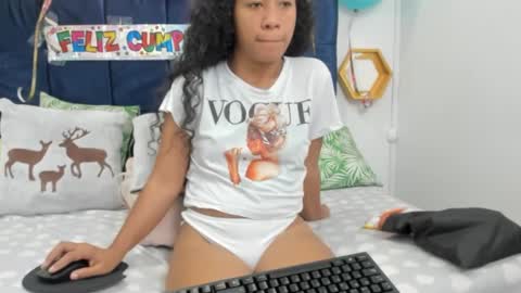 Snapshot of shira_sexylove chatting on 01/27/25, 06:09 shira_sexylove online show from 01/27/25, 06:09