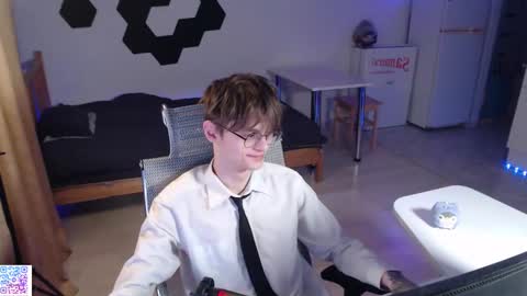 shiromy_ online show from 11/24/25, 06:18