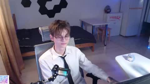 shiromy_ online show from 11/28/25, 06:43