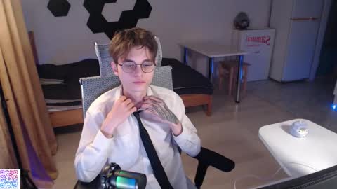 shiromy_ online show from 11/30/25, 05:06