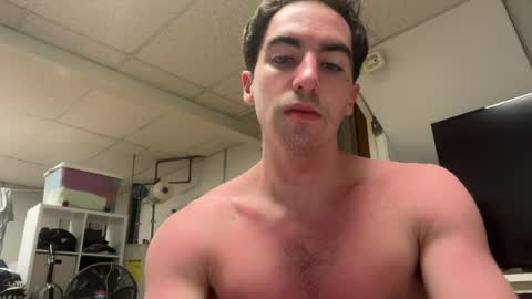 Snapshot of shirtlesshunk15 chatting on 06/16/26, 08:33 shirtlesshunk15 online show from 06/16/26, 08:33