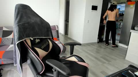 Snapshot of shiryu_ak chatting on 10/23/25, 02:38 -- online show from 10/23/25, 02:38