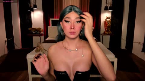 Snapshot of shivvariana_manflayer chatting on 12/18/24, 07:04 WET AND WILD YHANNA online show from 12/18/24, 07:04