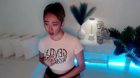 Snapshot of shivvariana_manflayer chatting on 09/19/25, 11:05 WET AND WILD YHANNA online show from 09/19/25, 11:05