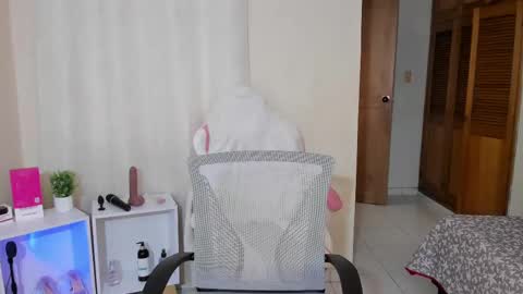  kendal  online show from 02/24/25, 04:47