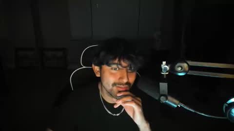 Snapshot of shoegazelover chatting on 01/06/26, 01:48 zee online show from 01/06/26, 01:48