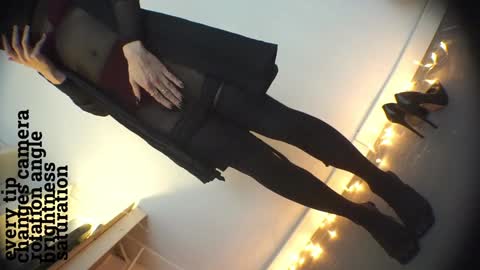 Snapshot of shoes_europe chatting on 12/16/24, 08:26 Vara online show from 12/16/24, 08:26