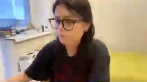 Snapshot of shontagrabowski chatting on 06/20/26, 02:20 Marie online show from 06/20/26, 02:20