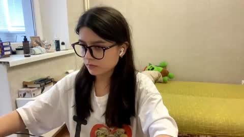 Snapshot of shontagrabowski chatting on 06/27/26, 02:34 Marie online show from 06/27/26, 02:34