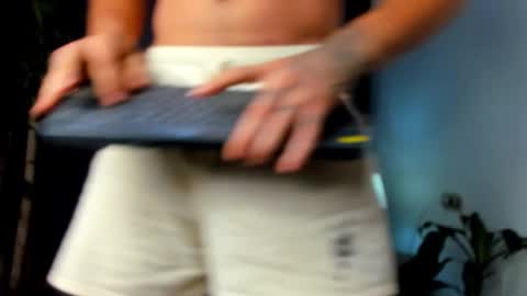 Snapshot of shooter_boy_ chatting on 10/14/25, 03:29 Shooter online show from 10/14/25, 03:29