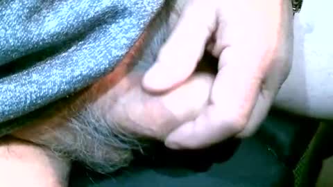 Snapshot of shootertog chatting on 11/24/25, 10:37 shootertog online show from 11/24/25, 10:37