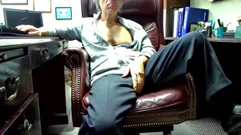 nikolas send dm for an appointment online show from 12/10/24, 10:37