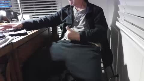 nikolas send dm for an appointment online show from 12/19/25, 03:24