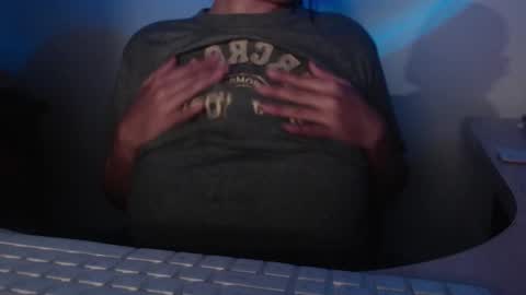 Snapshot of shopie_hank chatting on 12/19/24, 01:28 Shopie Hank  online show from 12/19/24, 01:28