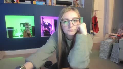 Snapshot of short_sweetpea chatting on 12/24/24, 08:05 short sweetpea online show from 12/24/24, 08:05